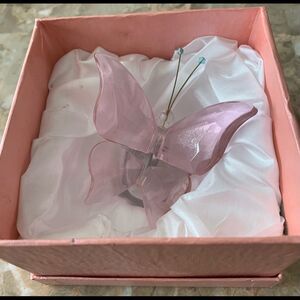 Crystal pink butterfly on clear globe base, brand new in a box, unique, 3x3